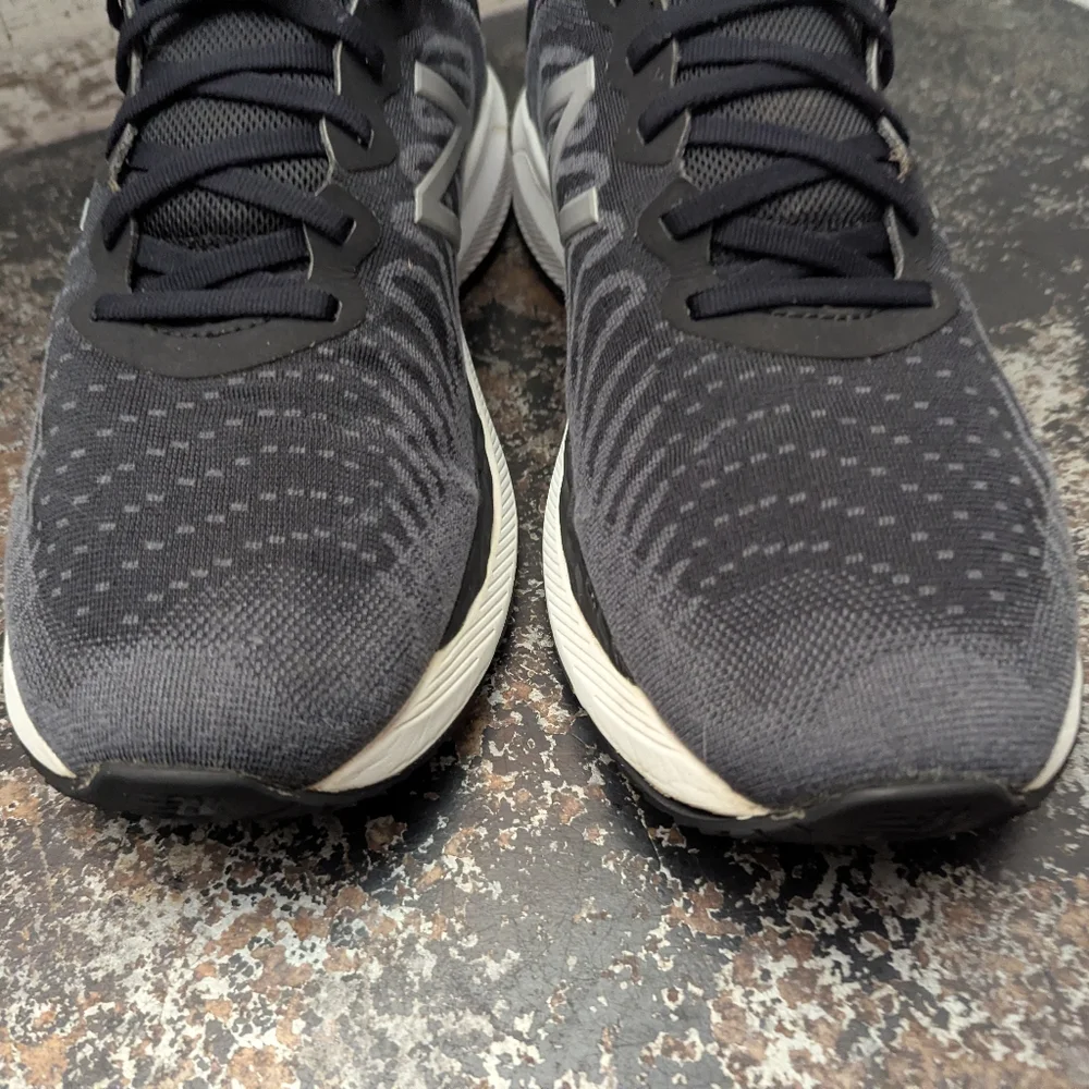 New Balance Men's Black and White Athletic Trainer